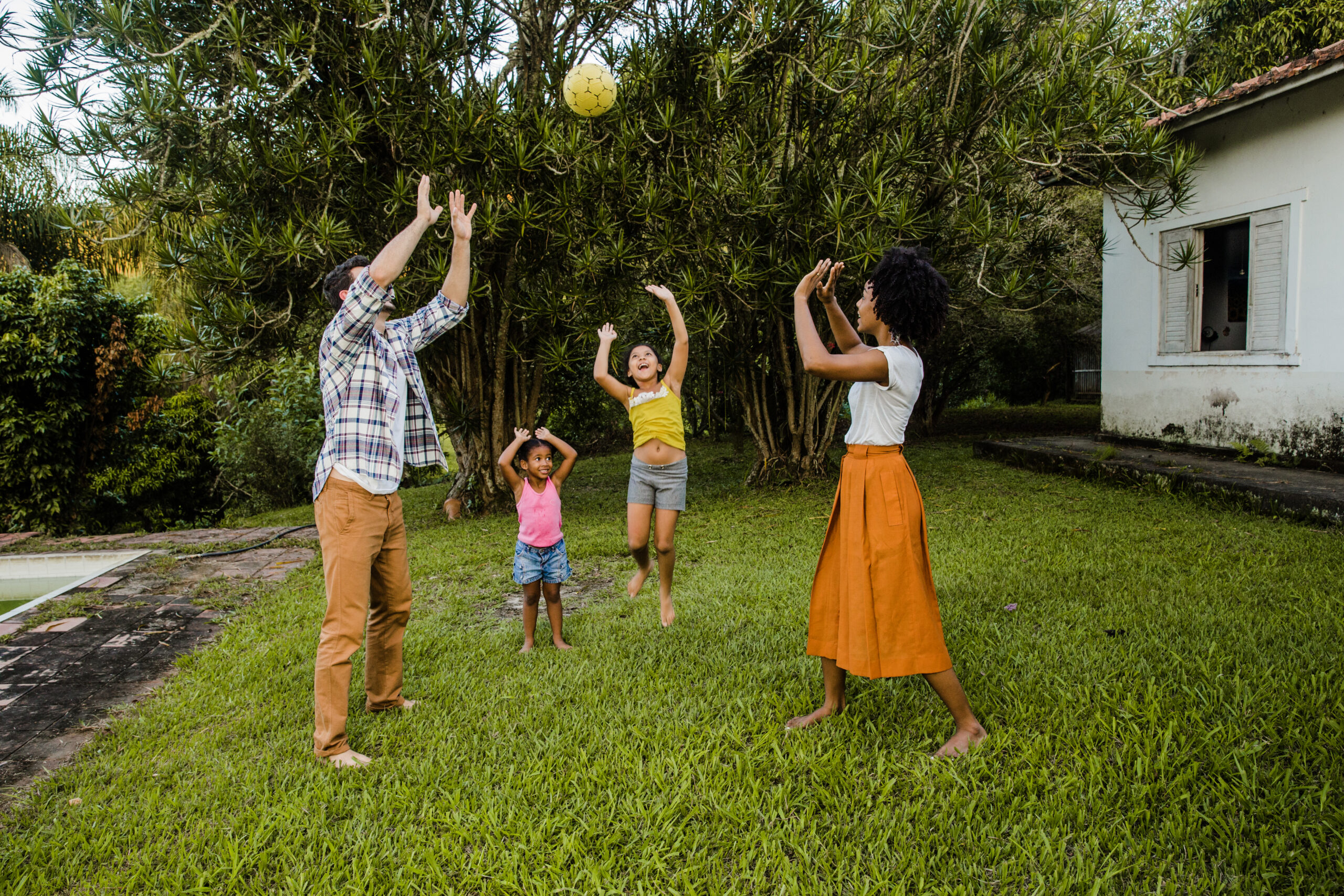 family-playing-with-ball